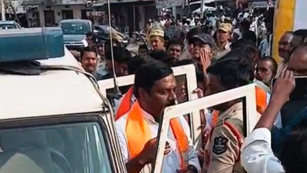 Banswada MLA Arrest | బాన్సువాడకు వెళ్తున్న ఎమ్మెల్యేల అరెస్ట్.. 2 Banswada MLA Arrest