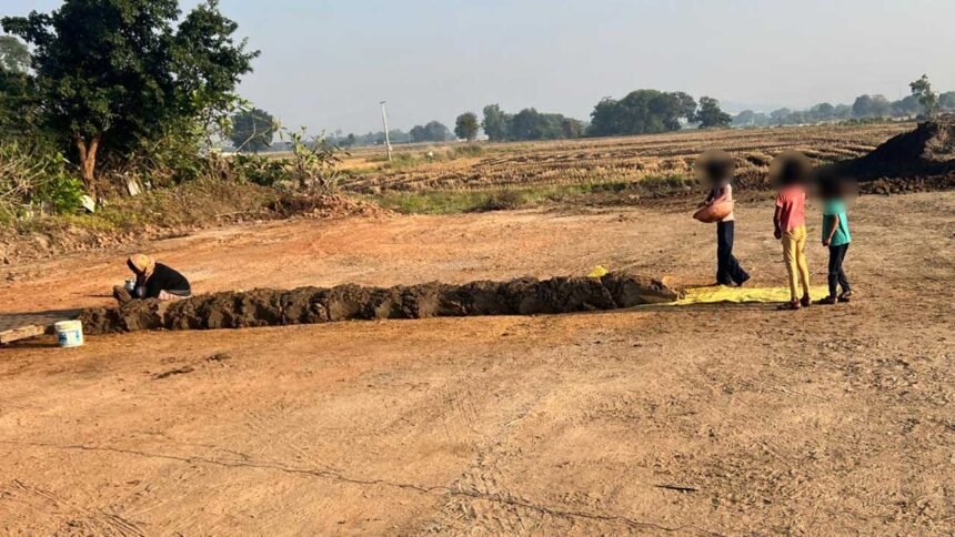 Illegal Brick Kilns | నిబంధనలకు పాతర.. జోరుగా అక్రమ ఇటుక బట్టీలు.. 1 Illegal Brick Kilns