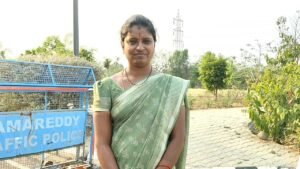 Sarpanch Upasarpanch Dispute | కుర్చీతో పేచీ.. ఉప సర్పంచ్పై సర్పంచ్ ఫిర్యాదు 2 gandhari1