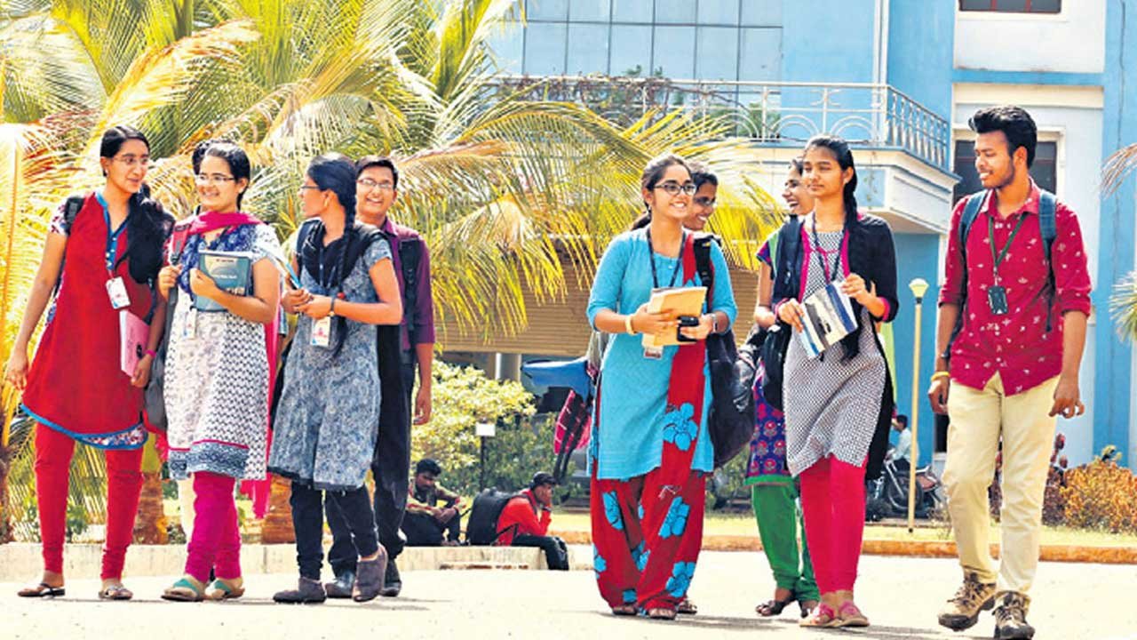 Telangana EAPCET Cancellation | ఈఏపీసెట్ రద్దు చెయ్యాలని తెలంగాణ విద్యా కమిషన్ సిఫారసు.. మెరిట్, పారదర్శకతకు పెద్ద దెబ్బనే! 2 students