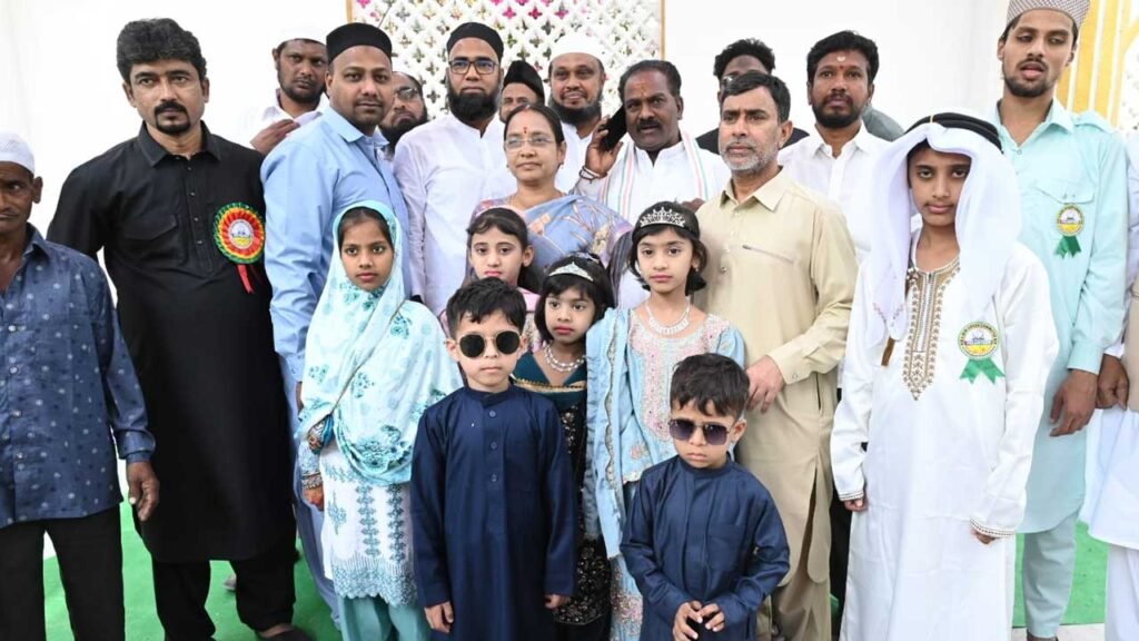 Ramzan Celebrations Nizamabad | ఘనంగా రంజాన్ వేడుకలు.. మైనారిటీల ప్రార్థనలు.. 2 45