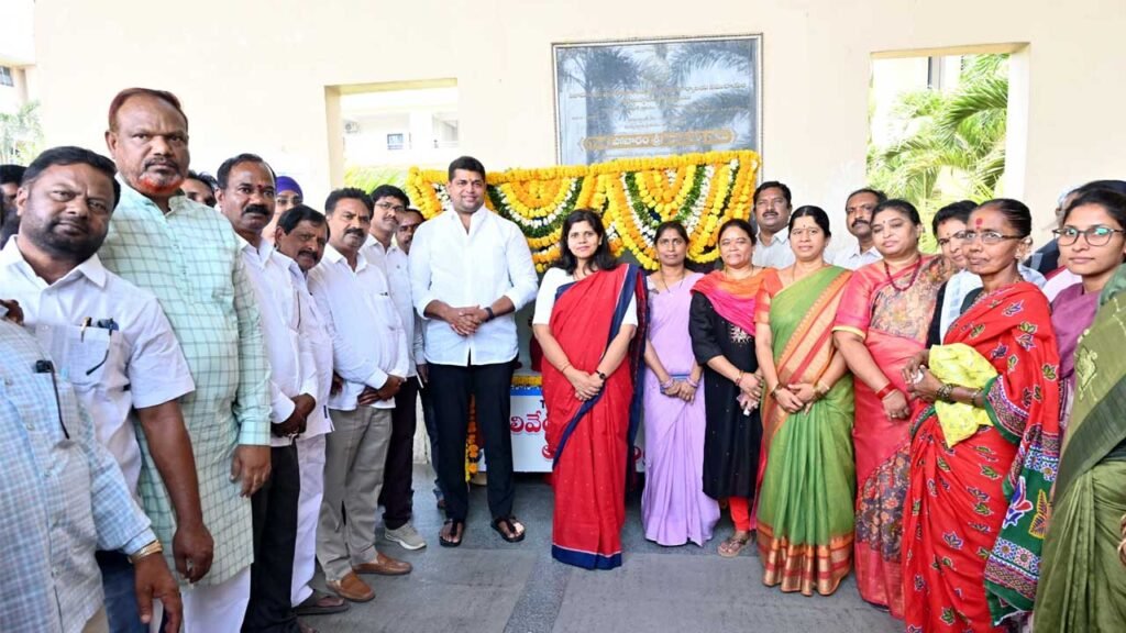 Ambali Distribution Center | కలెక్టరేట్లో అంబలి కేంద్రం ఏర్పాటు అభినందనీయం: కలెక్టర్ ఇలా త్రిపాఠి 2 Ambali Distribution Center