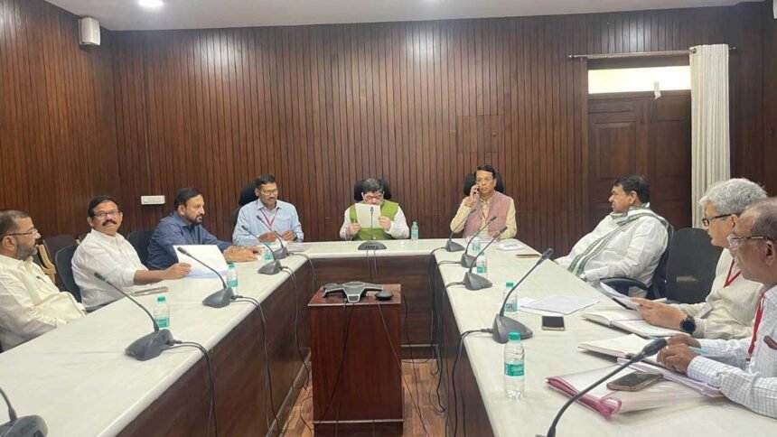 Banswada Bus Stand Repairs | బాన్సువాడ బస్టాండ్కు మరమ్మతులు చేపట్టాలి: ఎమ్మెల్యే పోచారం 1 Banswada Bus Stand Repairs