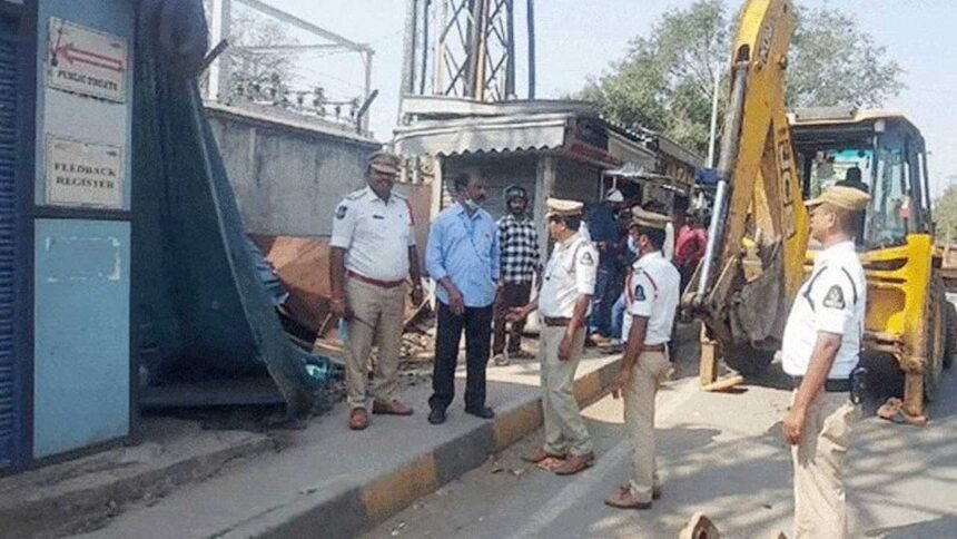 Footpath Encroachments | ఫుట్పాత్ ఆక్రమణలపై ఉక్కుపాదం 1 Footpath Encroachments