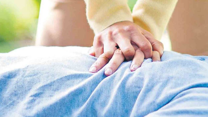 Kamareddy Police Rescue | ఆత్మహత్యాయత్నాన్ని అడ్డుకుని.. ప్రాణాలు కాపాడిన పోలీసులు 1 Kamareddy Police Rescue