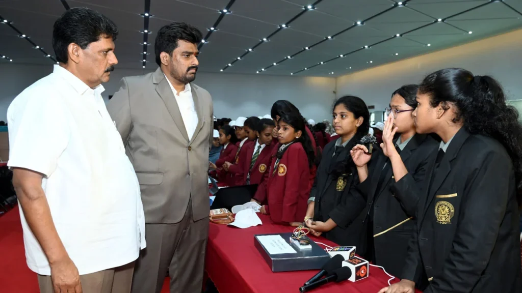 Robo Fest Nizamabad | కాకతీయ ఒలంపియాడ్ ‘రోబో ఫెస్ట్’.. ప్రదర్శనలతో అలరించిన చిన్నారులు 1 Robo Fest Nizamabad