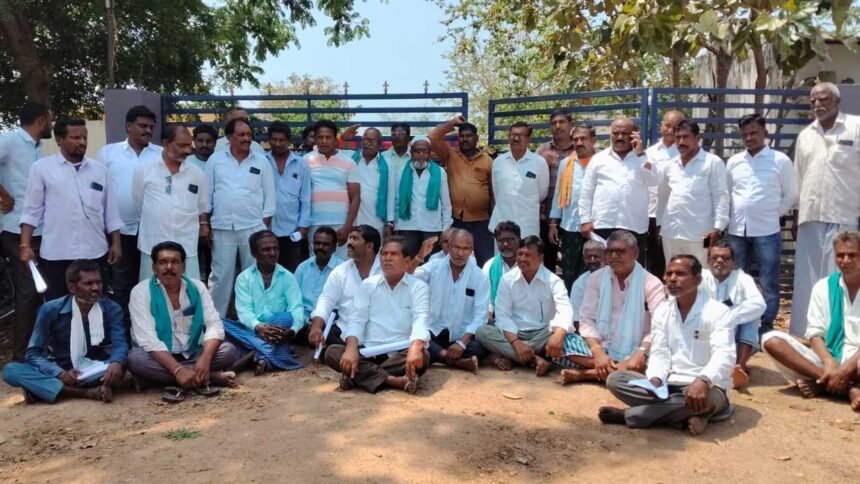 Makloor Society Protest