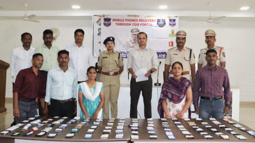 Mobile Phone Recovery | స్పెషల్ డ్రైవ్లో 123 ఫోన్ల రికవరీ: ఎస్పీ రాజేష్ చంద్ర 1 Mobile Phone Recovery