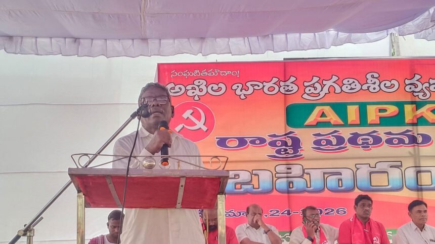 Modi Revanth Reddy Criticism | ప్రజలను మోసం చేస్తున్న మోదీ, రేవంత్ రెడ్డి: మాజీ ఎమ్మెల్యే గుమ్మడి నర్సయ్య 1 Modi Revanth Reddy Criticism