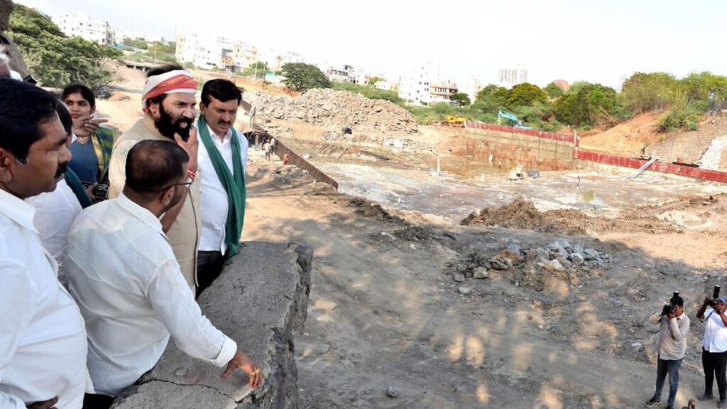 Mulugu Irrigation Projects | సాగునీటి ప్రాజెక్ట్లు పూర్తి చేయాలి.. మంత్రుల సమీక్ష 2 Mulugu Irrigation Projects