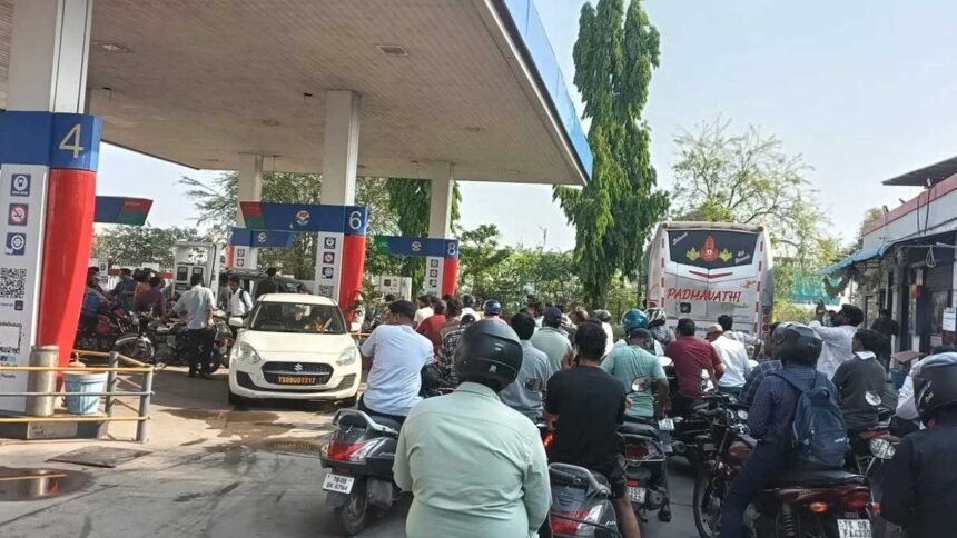 Petrol Bunk Rush Hyderabad | పెట్రోల్ బంకుల వద్ద కొనసాగుతున్న రద్దీ 1 Petrol Bunk Rush Hyderabad