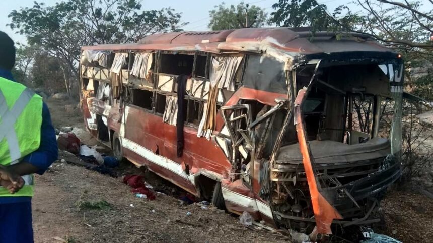 Road Accident on NH44 | జాతీయ రహదారిపై ఘోర ప్రమాదం.. ట్రావెల్స్ బస్సు బోల్తా.. నలుగురి దుర్మరణం 1 Road Accident on NH44