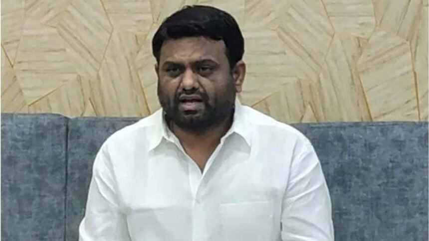 Rohith Reddy Farmhouse Case | మరో వివాదంలో బీఆర్ఎస్ మాజీ ఎమ్మెల్యే పైలట్ రోహిత్ రెడ్డి.. అసైన్డ్ ల్యాండ్లో ఫామ్హౌస్ నిర్మాణం! 1 Rohith Reddy Farmhouse Case