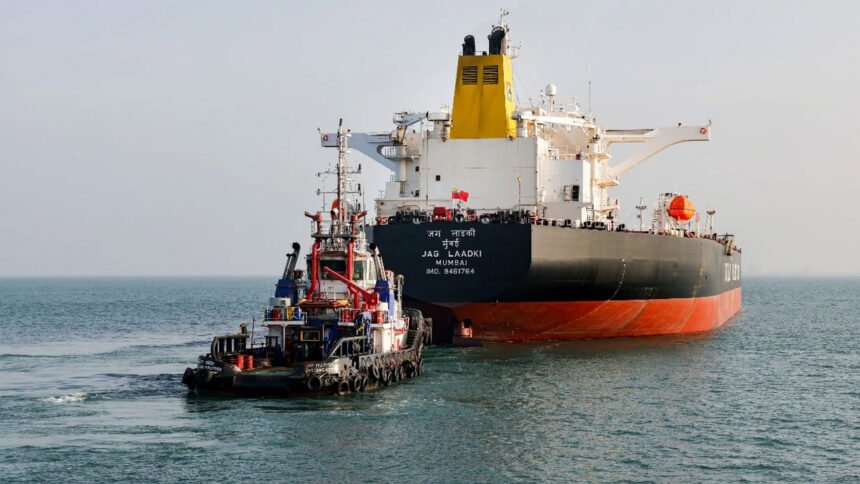Russian Oil Tanker | రూటు మార్చిన రష్యన్ ఆయిల్ ట్యాంకర్.. చైనాకు వెళ్లకుండా భారత్ వైపు రాక 1 Russian Oil Tanker
