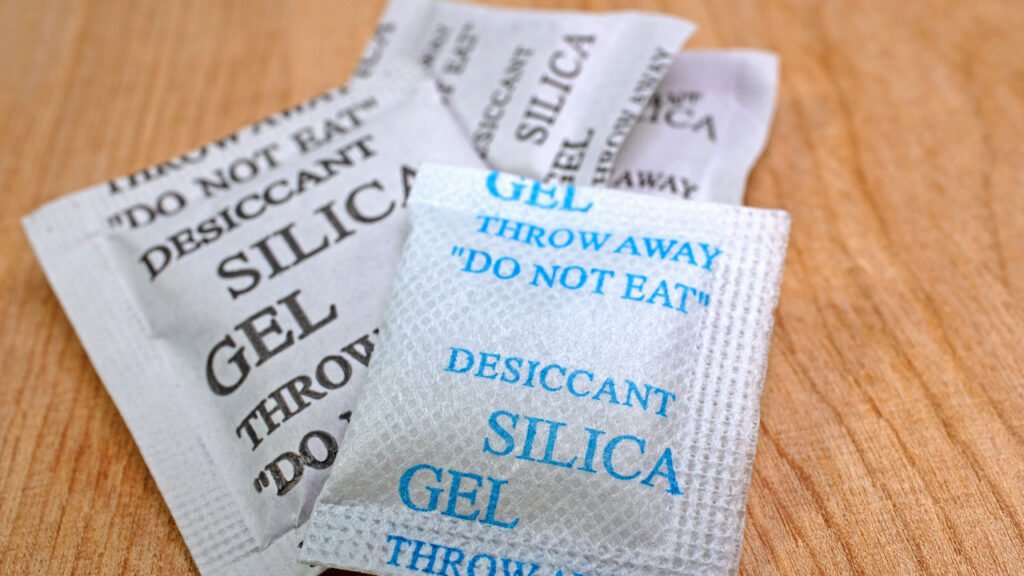 Silica Gel Uses | సిలికా ప్యాకెట్లతో ఇలా కూడా చేయొచ్చా? చాలామందికి తెలియని ఆ మ్యాజిక్ ఏంటో తెలుసా? 2 Silica Gel Uses