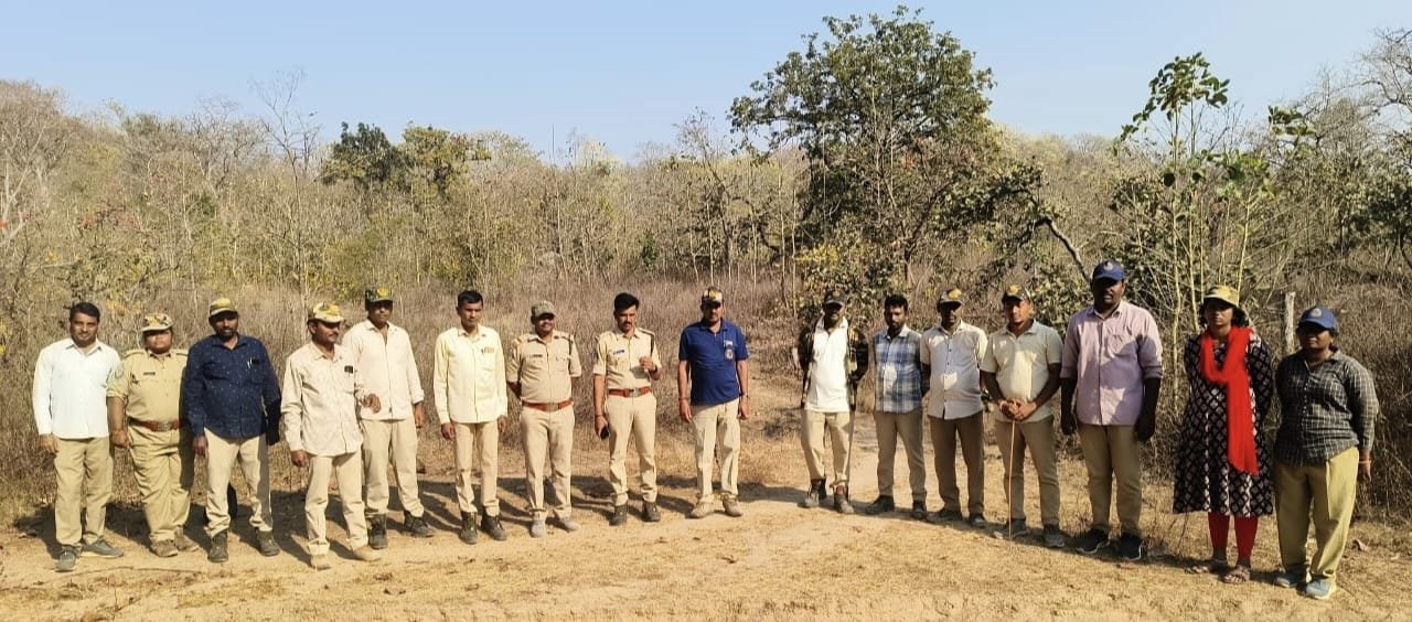 Bheemgal Tiger Movement | కమ్మర్పల్లి అడవుల్లో పులి సంచారం.. అధికారుల అప్రమత్తం 2 WhatsApp Image 2026 03 04 at 8.52.34 PM