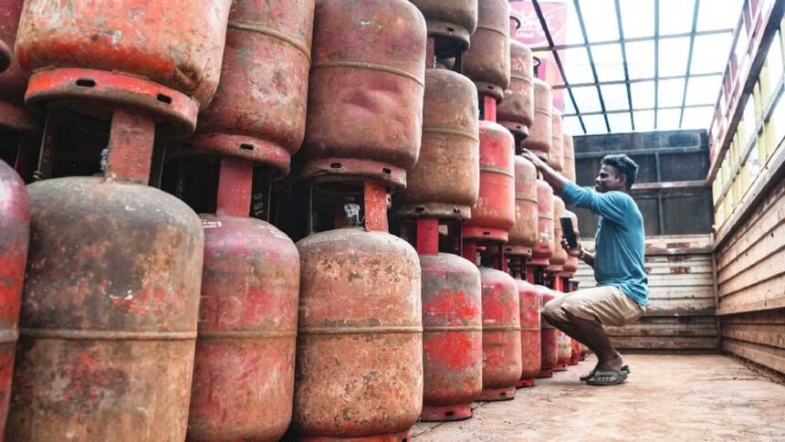 LPG Supply Monitoring | ఎల్​పీజీ కృత్రిమ కొరత.. సర్కారు కీలక నిర్ణయం.. ఇక పర్యవేక్షణ కట్టుదిట్టం!