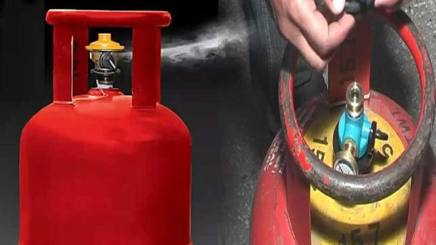 Gas Leakage Safety | గ్యాస్ లీకేజీని గుర్తించలేక పోతున్నారా.. ఇలా చేస్తే సమస్యే తలెత్తదు! 1 Gas Leakage Safety | గ్యాస్ లీకేజీని గుర్తించలేక పోతున్నారా.. ఇలా చేస్తే సమస్యే తలెత్తదు!