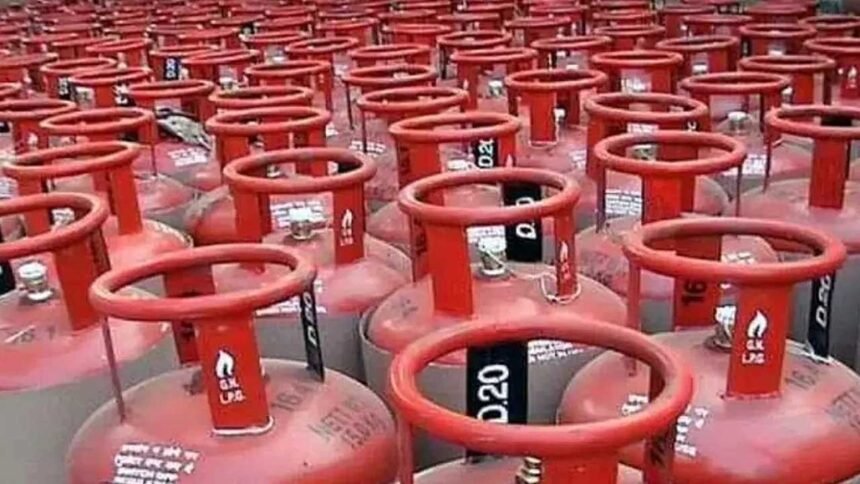 India LPG Supply Restrictions | కేంద్రం కీలక నిర్ణయం.. ఎల్​పీజీ సరఫరాపై దేశవ్యాప్తంగా ఆంక్షలు