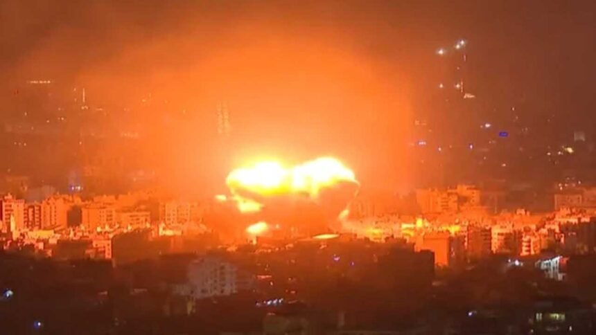 Iran Missile Attacks | ఇరాన్ దాడులతో దద్దరిల్లిన గల్ఫ్.. ఖతార్లోని రస్లఫాన్ రిఫైనరీలపై బాంబుల వర్షం! 1 Iran Missile Attacks | ఇరాన్ దాడులతో దద్దరిల్లిన గల్ఫ్.. ఖతార్లోని రస్లఫాన్ రిఫైనరీలపై బాంబుల దాడి