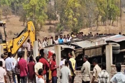 Jharkhand Bus Accident | ఘాట్ రోడ్డు దిగుతుండగా ఘోరం.. బస్సు బ్రేకులు ఫెయిల్.. ఐదుగురు దుర్మరణం
