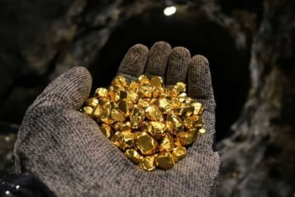 Gold Silver Prices | అమెరికా–ఇరాన్ ఉద్రిక్తతల ప్రభావం.. ఆకాశాన్నంటుతున్న బంగారం, వెండి ధరలు