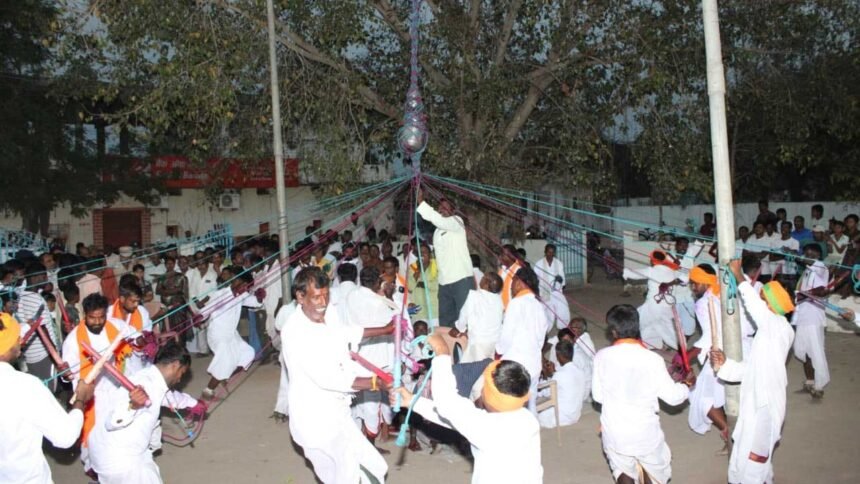 Jadakoppulaata Festival | దూపెల్లిలో జడకొప్పులాట.. పాల్గొన్న పోలీస్ కమిషనర్ 1 Jadakoppulaata Festival | దూపెల్లిలో జడకొప్పులాట.. పాల్గొన్న పోలీస్ కమిషనర్