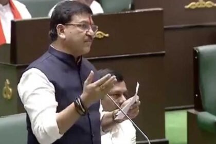 Telangana Assembly Clash | అసెంబ్లీలో ఇప్పసారా రగడ.. మంత్రి పొన్నం – ఎమ్మెల్యే రాకేష్‌రెడ్డి మాటల యుద్ధం!