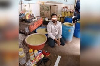 Adulterated Ginger Garlic Paste | అసిటిక్ యాసిడ్ – గమ్ పౌడర్​తో అల్లం–వెల్లుల్లి పేస్ట్​ తయారీ.. రెండు టన్నుల కల్తీ సరకు పట్టివేత!