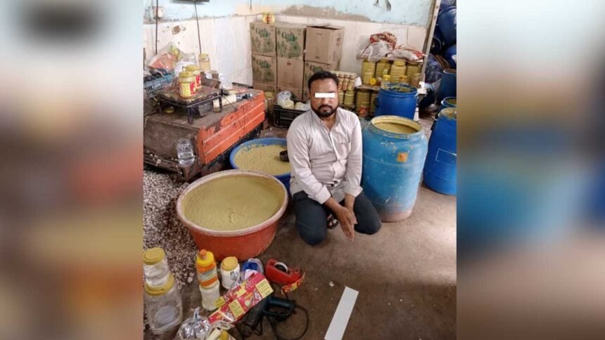 Adulterated Ginger Garlic Paste | అసిటిక్ యాసిడ్ – గమ్ పౌడర్​తో అల్లం–వెల్లుల్లి పేస్ట్​ తయారీ.. రెండు టన్నుల కల్తీ సరకు పట్టివేత!