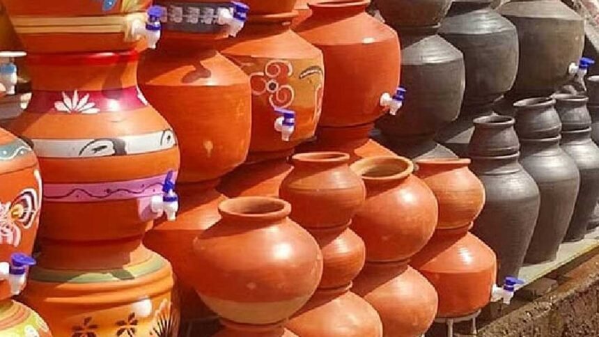 Clay Water Pot | వేసవిలో కొత్త కుండ కొంటున్నారా.. ఈ జాగ్రత్తలు తప్పనిసరి! 1 Clay Water Pot | వేసవిలో కొత్త కుండ కొంటున్నారా.. ఈ జాగ్రత్తలు తప్పనిసరి!
