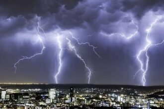 Telangana Thunderstorm Alert | పగలు భానుడి భగభగ.. రాత్రి ఉరుములు, మెరుపులు.. ఆ ప్రాంతాల్లో అలెర్ట్​!