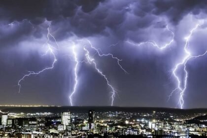 Telangana Thunderstorm Alert | పగలు భానుడి భగభగ.. రాత్రి ఉరుములు, మెరుపులు.. ఆ ప్రాంతాల్లో అలెర్ట్​!