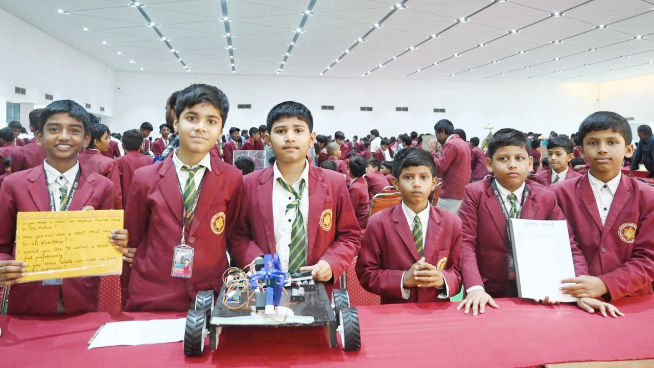 Robo Fest Nizamabad | కాకతీయ ఒలంపియాడ్ ‘రోబో ఫెస్ట్’.. ప్రదర్శనలతో అలరించిన చిన్నారులు 3 akshara robo4