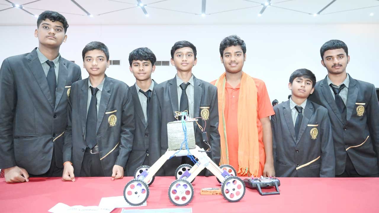 Robo Fest Nizamabad | కాకతీయ ఒలంపియాడ్ ‘రోబో ఫెస్ట్’.. ప్రదర్శనలతో అలరించిన చిన్నారులు 9 akshara robo9