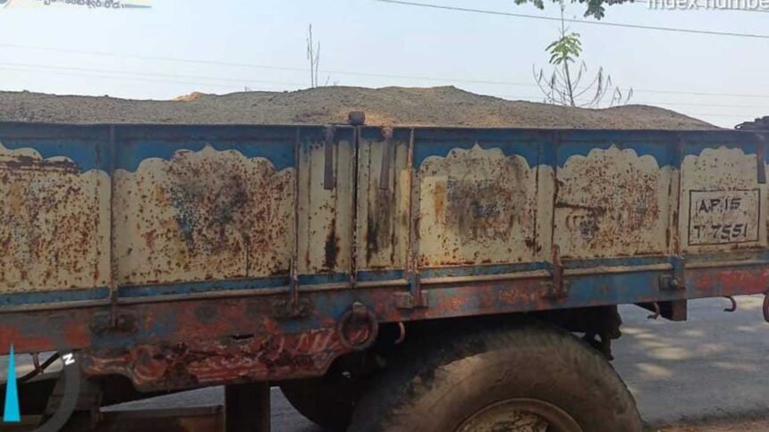 Illegal Sand Transport | ఇసుక అక్రమ రవాణా.. ట్రాక్టర్​ సీజ్​