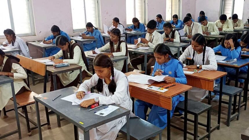 SSC Exam Rules | ఎస్ఎస్సీ పేపర్ లీకేజీ వ్యవహారం.. పర్యవేక్షణ మరింత కఠినతరం! 1 SSC Exam Rules | ఎస్ఎస్సీ పేపర్ లీకేజీ వ్యవహారం.. పర్యవేక్షణ మరింత కఠినతరం.. కేంద్రాలకు జియో ట్యాగింగ్!