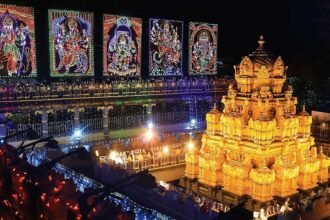 Vijayawada Temple Theft | విజయవాడ దుర్గమ్మ సన్నిధిలో భారీ చోరీ.. భక్తురాలి బ్యాగ్ నుంచి రూ.50 లక్షల బంగారం మాయం!