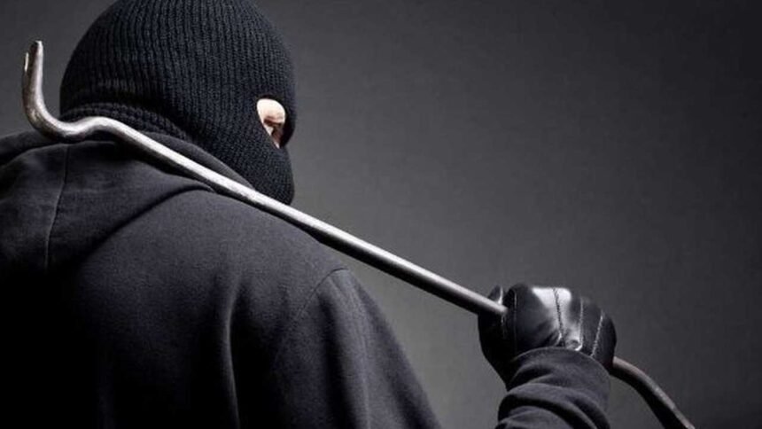 Balkonda House Theft | తాళం పగలగొట్టి.. ఇంట్లోకి చొరబడి.. బాల్కొండలో చోరీ!