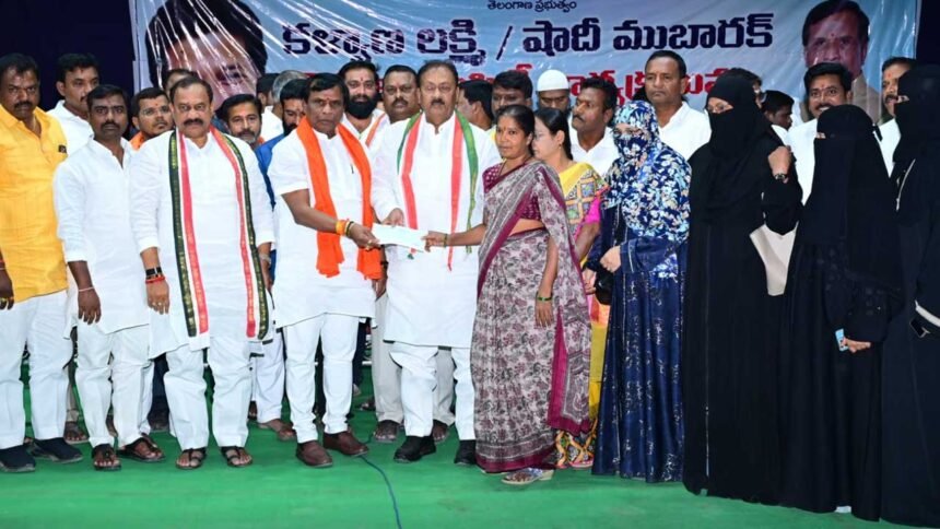 Shabbir Ali Welfare Priority | ఆర్థిక ఇబ్బందుల్లోనూ సంక్షేమానికే ప్రథమ ప్రాధాన్యత: షబ్బీర్అలీ 1 Shabbir Ali Welfare Priority |