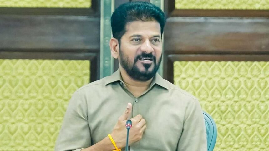Revanth Reddy Warning | వారు తీరు మార్చుకోవాలి.. కలెక్టర్లపై సీఎం ఆగ్రహం 1 Revanth Reddy Warning