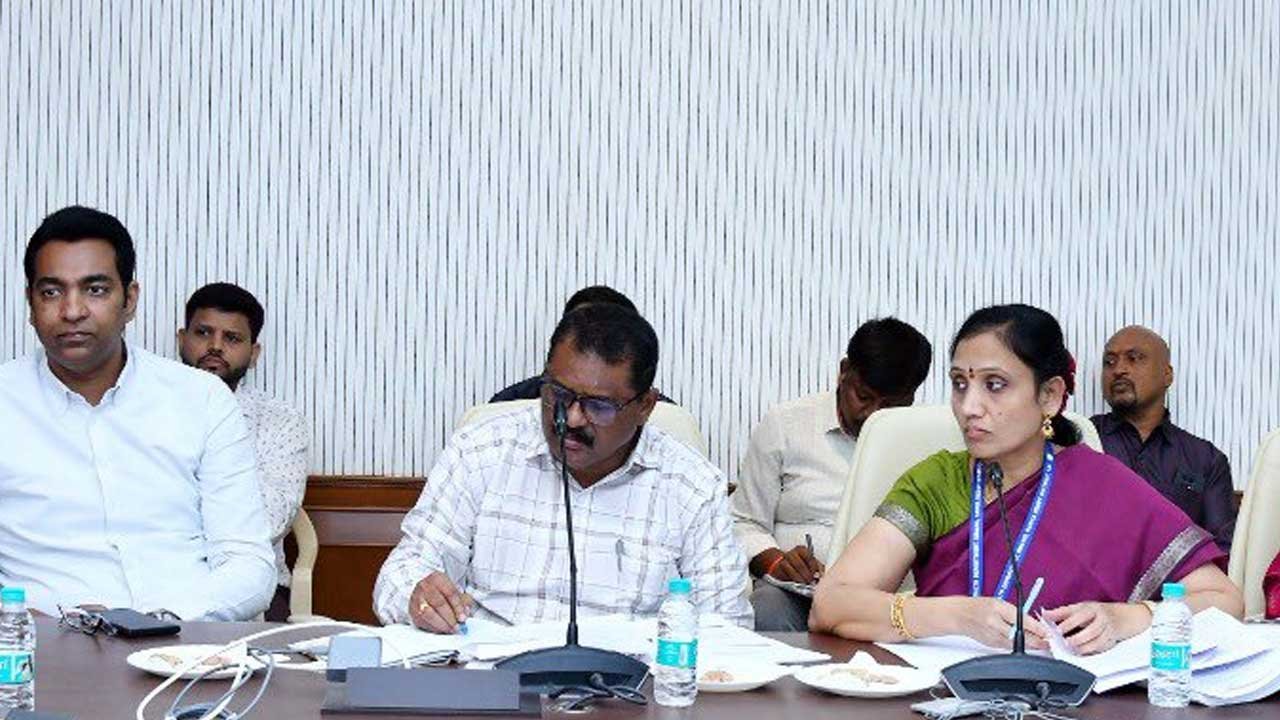 Damodar Rajanarsimha | ప్రైవేట్ ఆస్పత్రులపై మంత్రి రాజనర్సింహ ఆగ్రహం 2 meeting