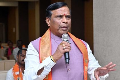 Nizamabad outsourcing salary scam | ఔట్ సోర్సింగ్ ఉద్యోగుల జీతభత్యాలు పెద్ద స్కాం..: ఎమ్మెల్యే ధన్​పాల్​