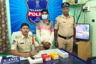 Mobile Theft Arrest | మొబైళ్లు చోరీ చేసిన దొంగ అరెస్ట్