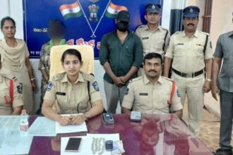 Couple Theft Arrest |