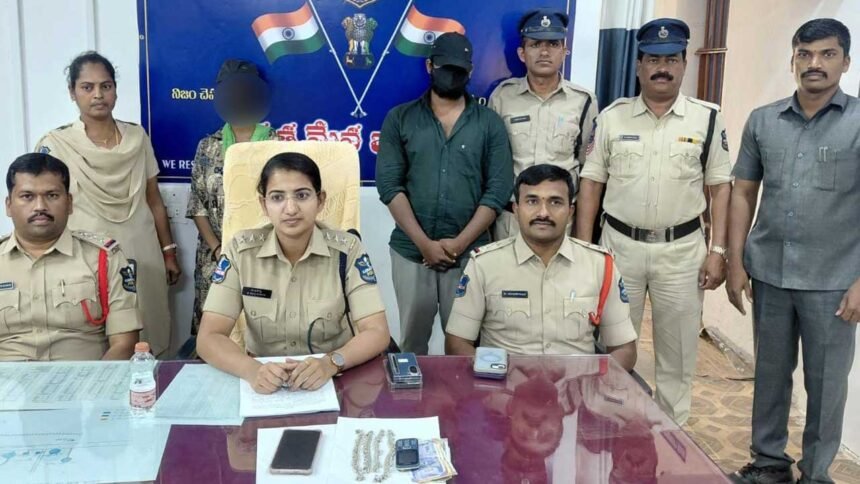 Couple Theft Arrest |