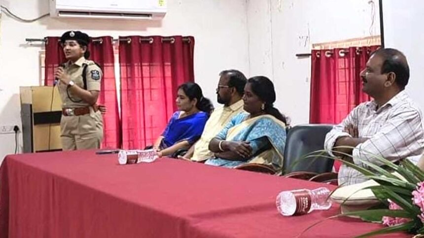 Student Counseling Program | విద్యార్థులు అనవసర విషయాల్లో తలదూర్చొద్దు: ఏఎస్పీ చైతన్య రెడ్డి 1 Student Counseling Program |