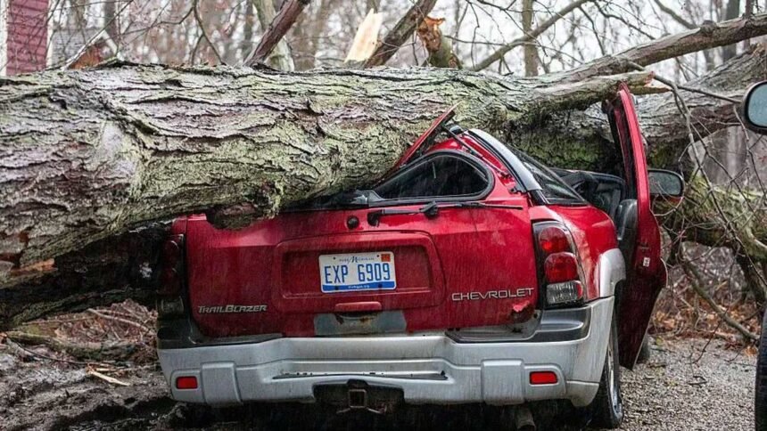 US Tornado Outbreak | అమెరికాలో టోర్నడో బీభత్సం.. ఆరుగురు మృతి 1 US Tornado Outbreak