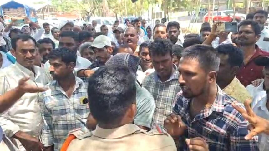 Turmeric price protest |