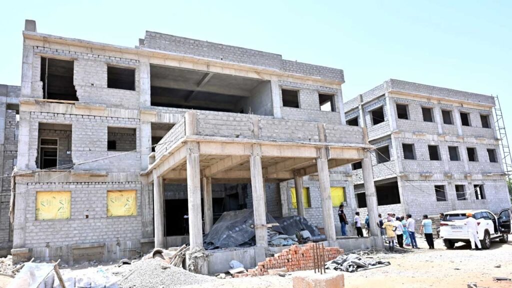 Dharpalli Area Hospital | ధర్పల్లి ఏరియా ఆస్పత్రి పనులు త్వరితగతిన పూర్తవ్వాలి: కలెక్టర్ ఇలా త్రిపాఠి 2 hosp